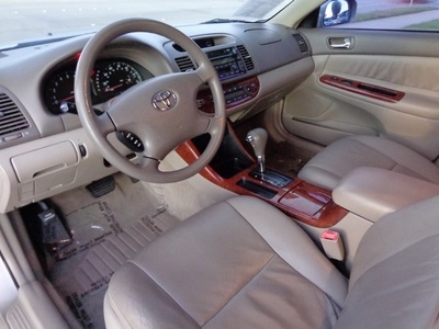 2004 Toyota Camry XLE Sedan