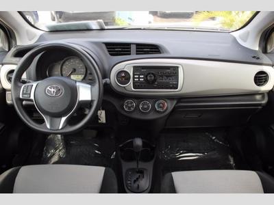 2014 Toyota Yaris 5-Door LE Hatchback