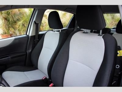 2014 Toyota Yaris 5-Door LE Hatchback