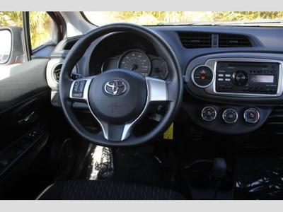 2014 Toyota Yaris 5-Door L Hatchback