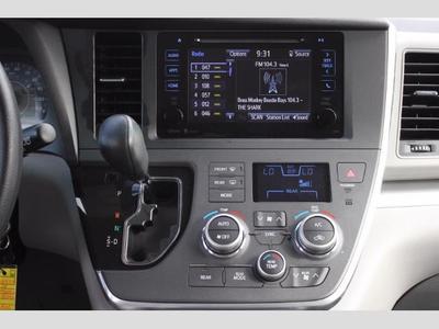 2015 Toyota Sienna LE 8-Passenger Minivan