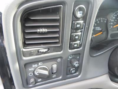 2004 Chevrolet Suburban 1500 LS SUV