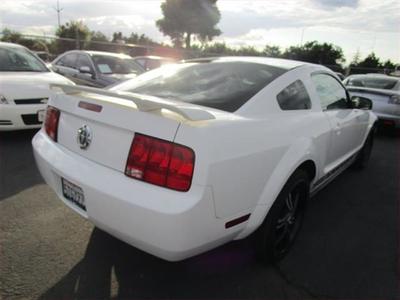 2006 Ford Mustang V6 Standard Coupe