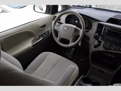 2014 Toyota Sienna LE 8-Passenger Minivan