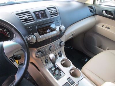 2011 Toyota Highlander SE