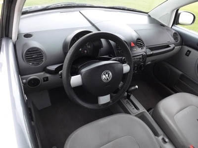 2004 Volkswagen Beetle GL Hatchback