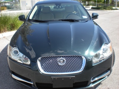 2009 Jaguar XF Premium Luxury Sedan